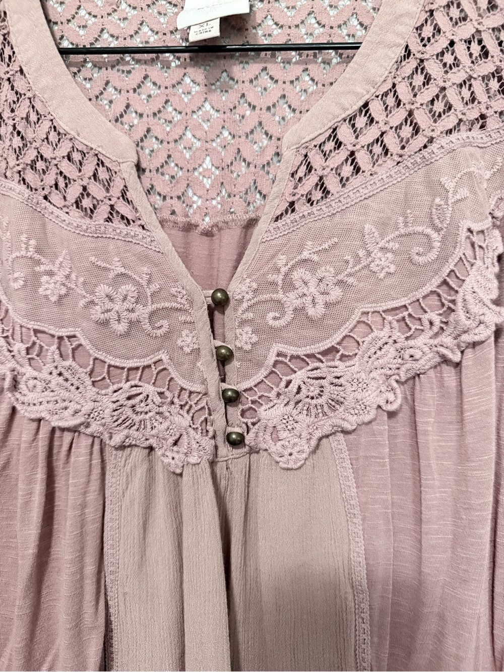 Knox Rose XL  Lace Yoke Blouse in Dusty Mauve - Picture 3 of 7